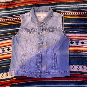 Denim blue Jean vest size M barley ever been worn?